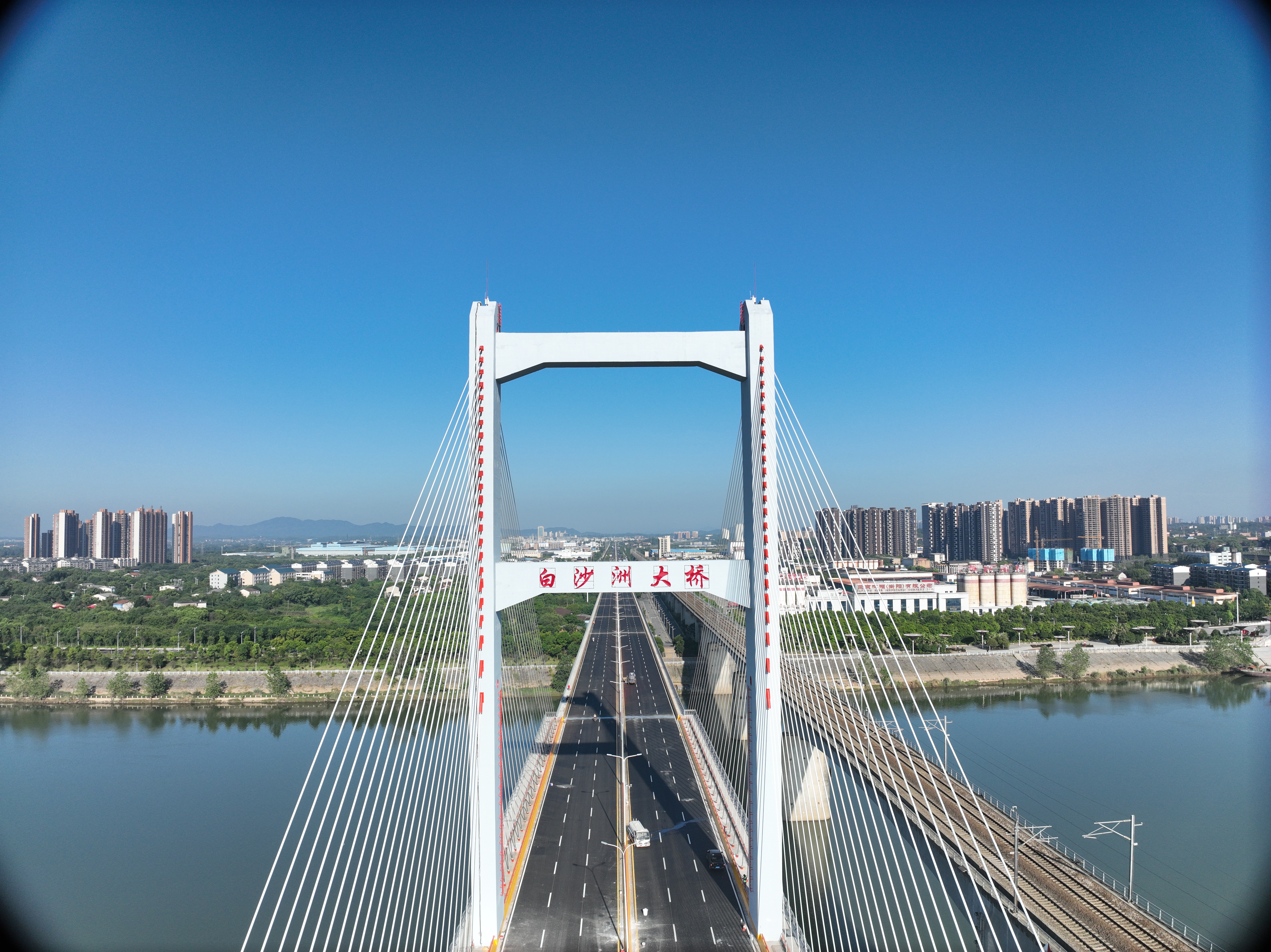 智能網(wǎng)關(guān)與云邊協(xié)同：橋梁輕量化監(jiān)測(cè)的智慧升級(jí)