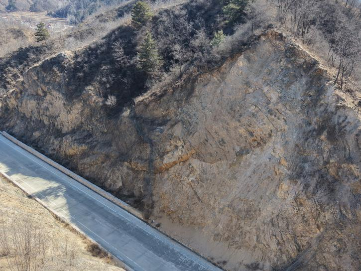 公路邊坡滑坡災(zāi)害.png