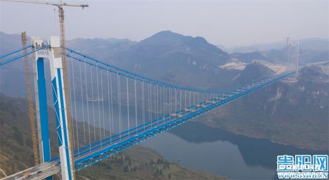 壯觀！甕安至開(kāi)陽(yáng)高速公路開(kāi)州湖特大橋進(jìn)行荷載試驗(yàn)
